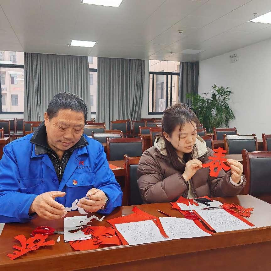 剪紙應(yīng)初心 共筑中國夢